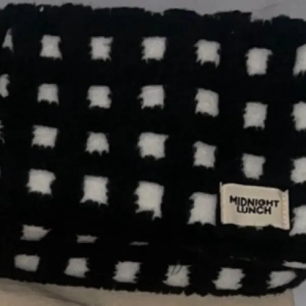 MIDNIGHT LUNCH Carrie Sherpa Pouch | Black + White - Image 4