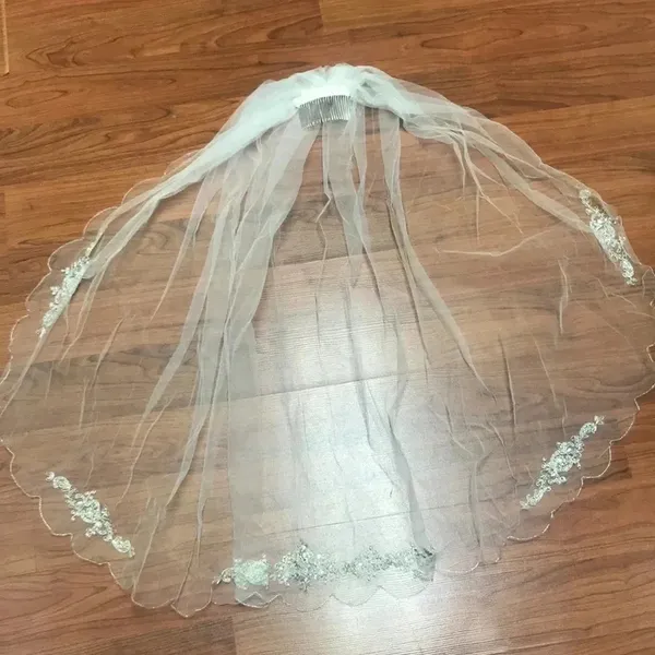 David’s Bridal Ivory Scalloped Edge Veil - Image 3