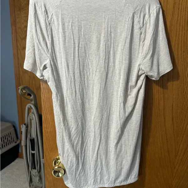Lululemon swiftly tech shirt size 8 - Image 3