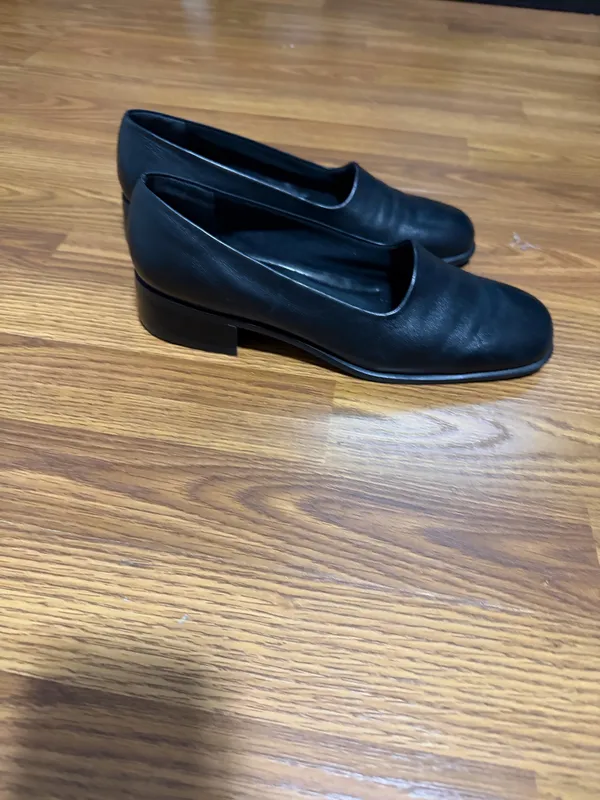 Easy Spirit Black Leather Slip On Loafers Size 8 1/2 - Image 2