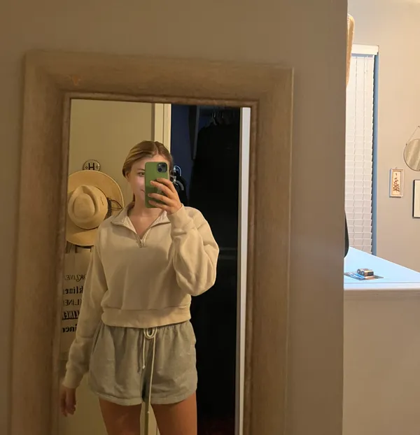Aritzia Cropped 1/4 Zip - Image 4