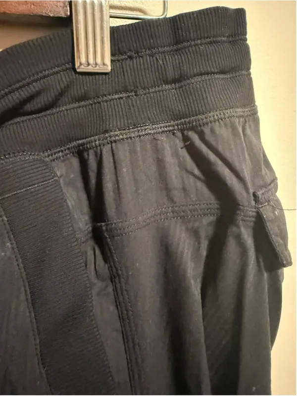 Lululemon Dance Studio Relaxed-Fit Mid-Rise Cargo Pant Black 2024- Size Medium - Image 4