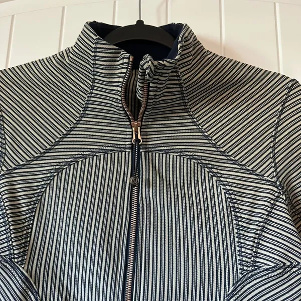 Lululemon Forme Jacket II Pine Stripe Size 6‎ - Image 3