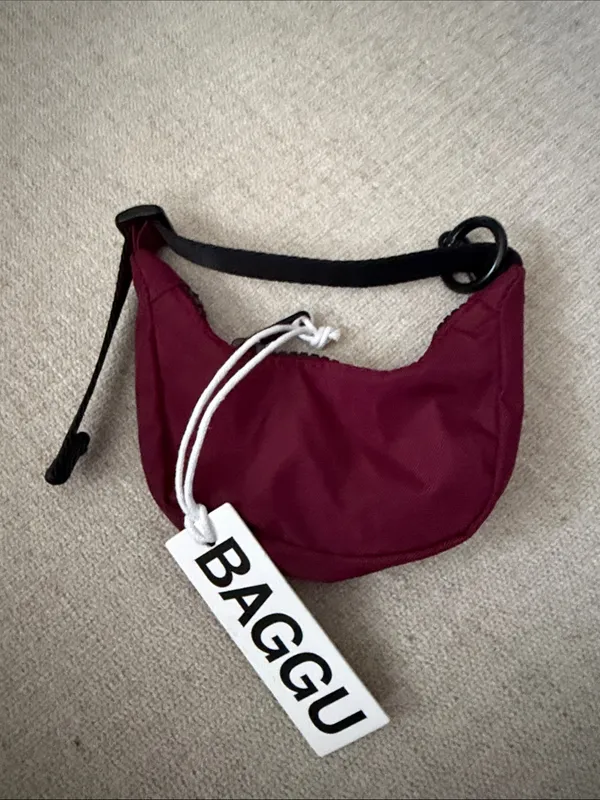 BAGGU Crescent Bag Charm - Oxblood - Image 4