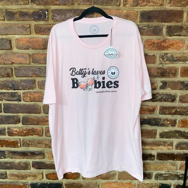 NWT Betty's Eddies Love Boobies Pink Short Sleeve T-Shirt Unisex Size 3XL - Image 2