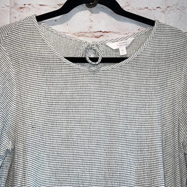 NWT Lauren Conrad flutter short sleeve stripe pullover blouse scoop neck keyhole - Image 2