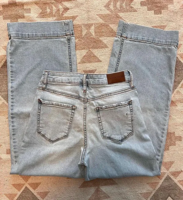 Carly Jean Light Wash Wide Leg Crop Jeans - Image 3