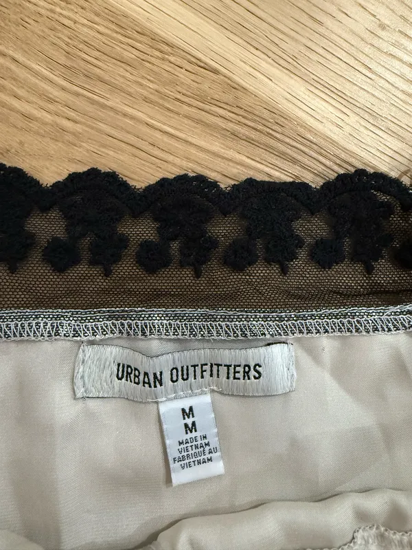urban outfitters black and silver lace and satin crop top - Image 5