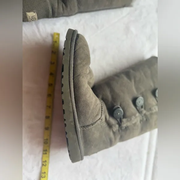 Tall gray triple Bailey button UGG boots gray size 6 winter comfy - Image 8