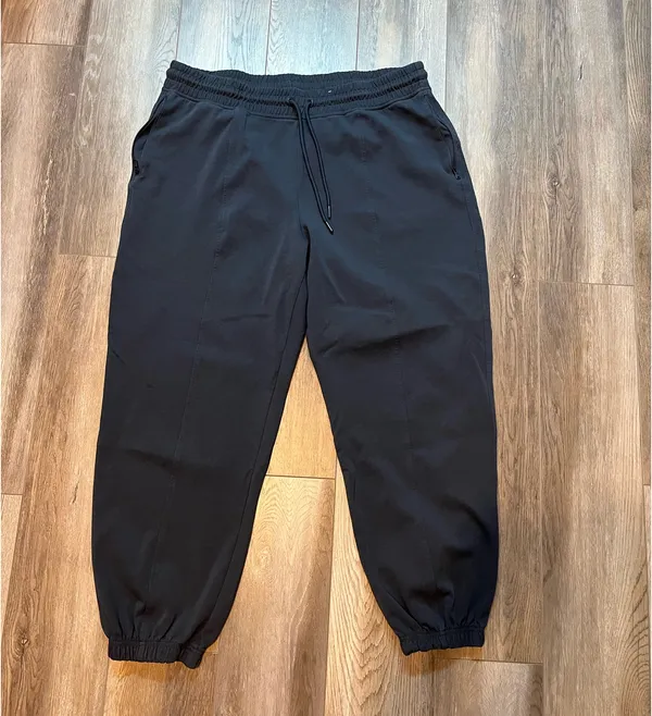 Old Navy High Waisted Dynamic Fleece Sweatpants - Image 2