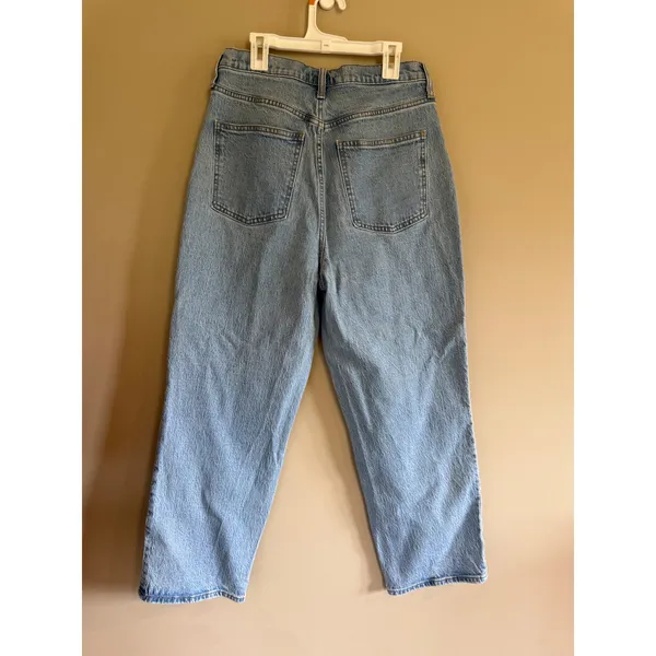 Universal Threads Vintage Straight High Rise Light‎ Wash Jeans Womens 10/30R Blue - Image 4
