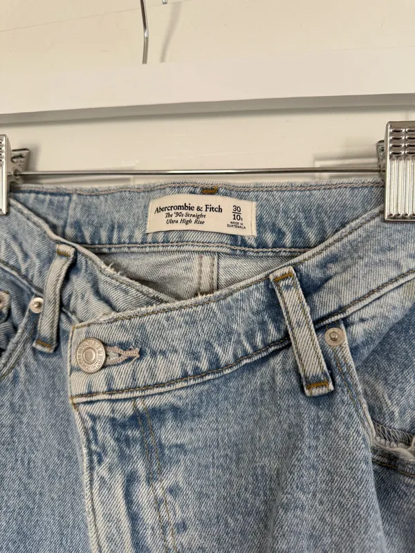 Abercrombie & Fitch 90s Straight Ultra High Rise Jeans Size 30/10s Light Wash - Image 2