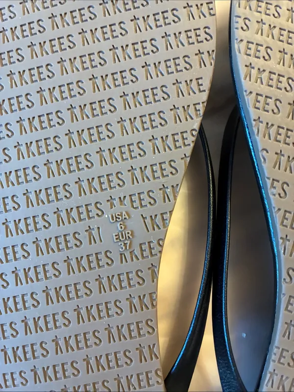 Tkees vegan Lily black flip flops Size 6 - Image 5