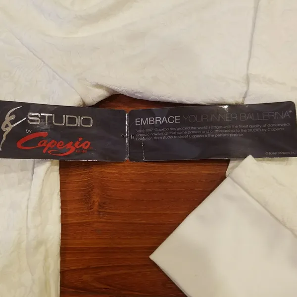 🛍Studio by Capezio Florentina Crew Ivory Size Medium - Image 7