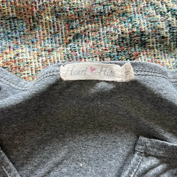 Heart Hips Gray Crop Cut Out T-Shirt V Neck Y2K SZ S Short Sleeve Top Fitted - Image 12