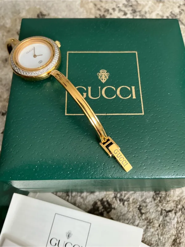 Gucci DRESSY Bangle Watch set with Interchangeable bezels❤️‍🔥❤️‍🔥❤️‍🔥 - Image 3