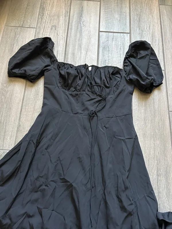 Elegant Black Off-Shoulder Maxi Dress with Puff Sleeves - Image 4