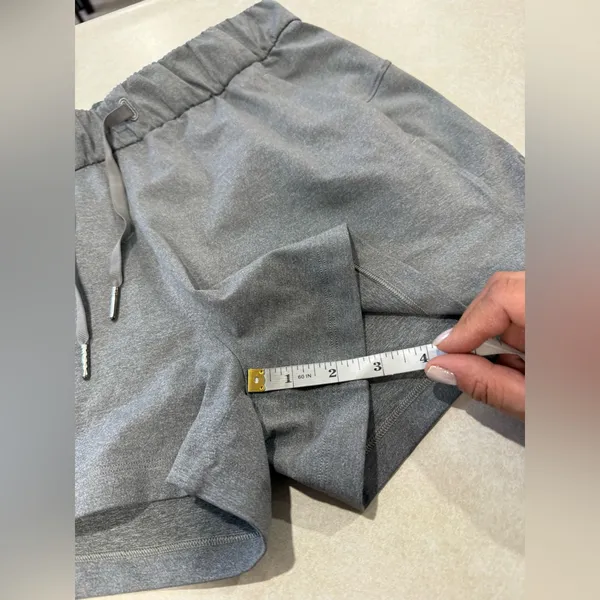 Lululemon On The Fly Shorts 2.5" In Gray Size 6 - Image 10