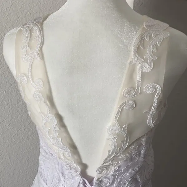 Women’s White Wedding Dress Size 10 NWOT - Image 6