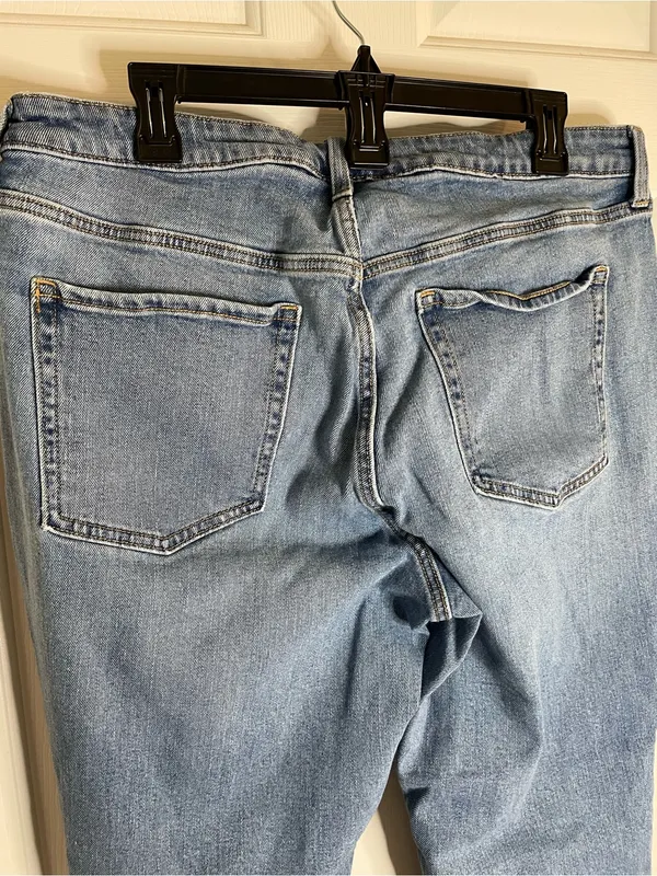 Old Navy Women's Ripped High Rise Curvy OG Straight Jeans Size 16 Petite - Image 6