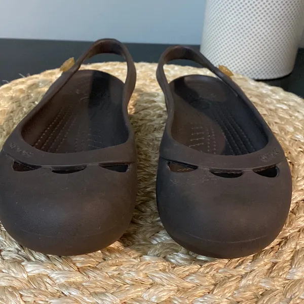 Crocs womens brown ballet flats size 5 - Image 3