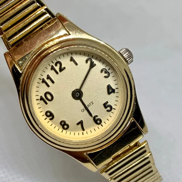 Vintage advance women’s gold tone watch 24mm round case quartz analog running - Image 2
