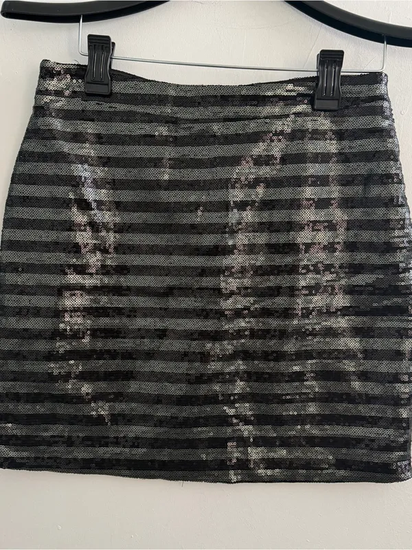 NEW Olivaceous Black Sequin Mini Skirt LARGE - Image 2