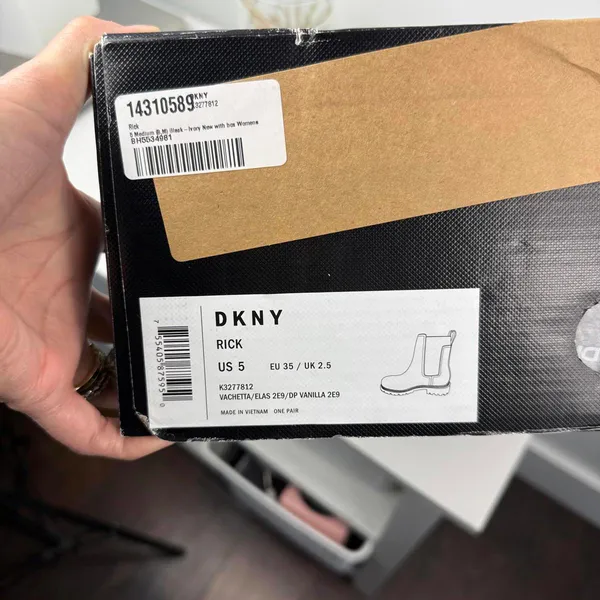 DKNY Cute New Womens Boots Size 5 - Image 8