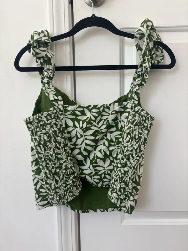 Abercrombie & Fitch Green Leaf Poplin top - Image 5
