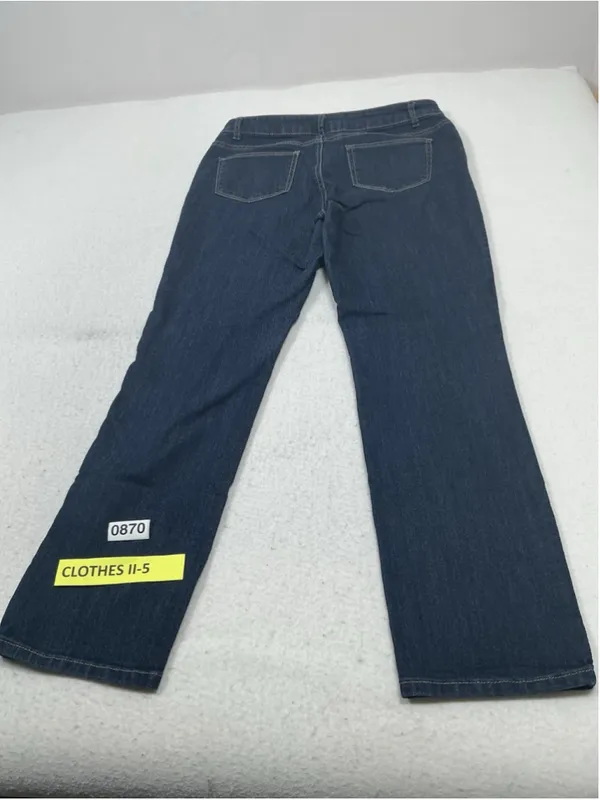Woman’s w62 Signature Fit Straight Stretch Blue Denim Jeans size 6 short - Image 2