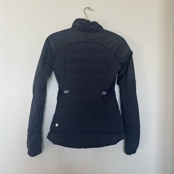 lululemon athletica Women's Black Puffer Jacket - Image 4