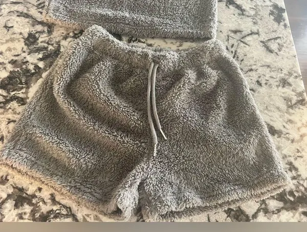 Womens Sexy Warm Fuzzy Fleece Cropped Lounge Two- Piece Set Size Small 🩶🩶 - Image 6