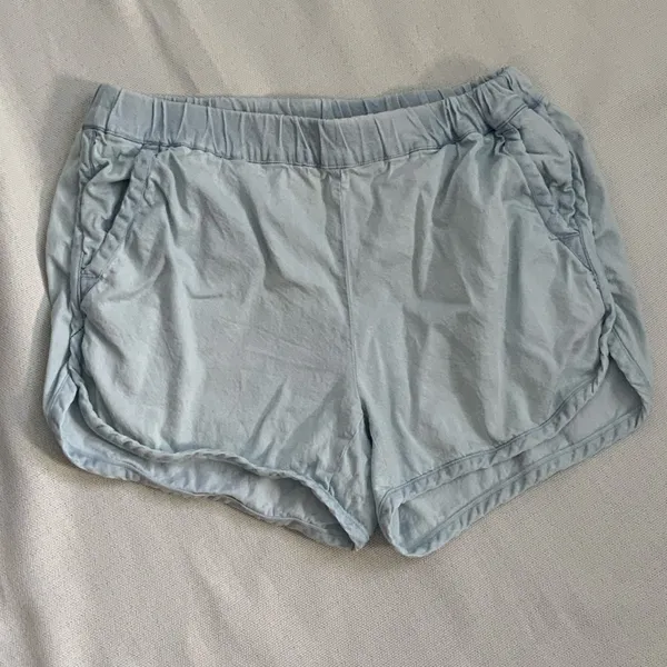 Marine‎ Layer Light Denim Shorts size small - Image 2