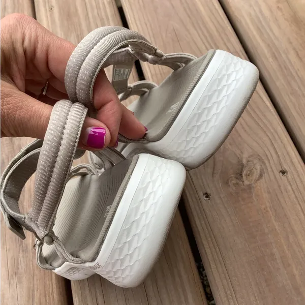 COMFY SKECHERS sandals🌷 - Image 6