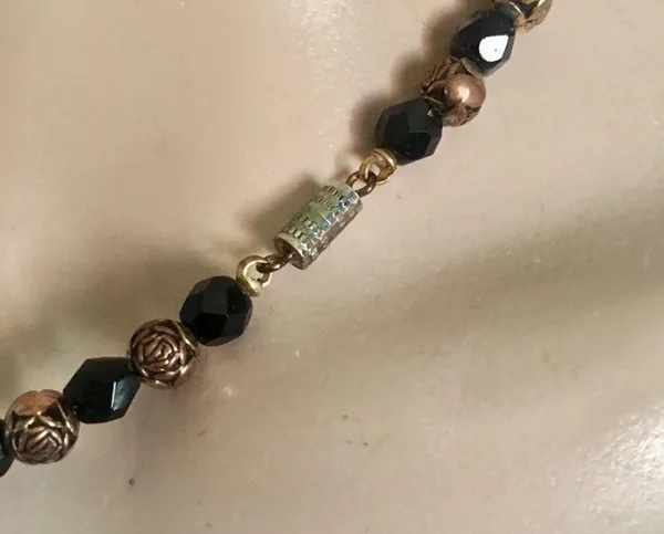 Pretty black and gold vintage beaded necklace - Image 4