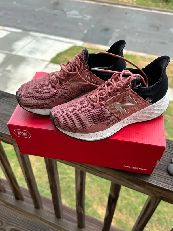 New Balance Women's Sneakers in Dusty Rose with Black Heel - Image 4
