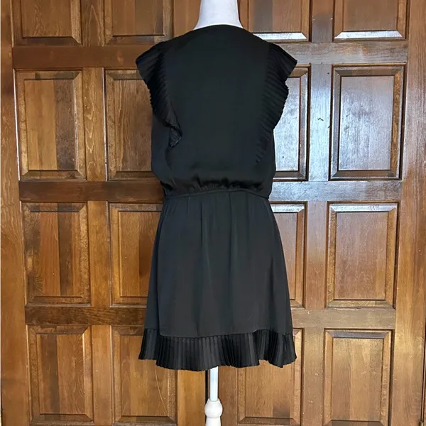 Steve Madden Verona Pleated Cap Sleeve Mini Dress Black Satin‎ Ruffle Hem Medium - Image 3