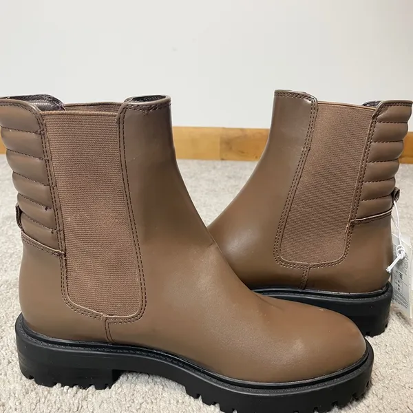 Gap Women's Brown‎ Chelsea Boot Size 6, NWT - Image 6