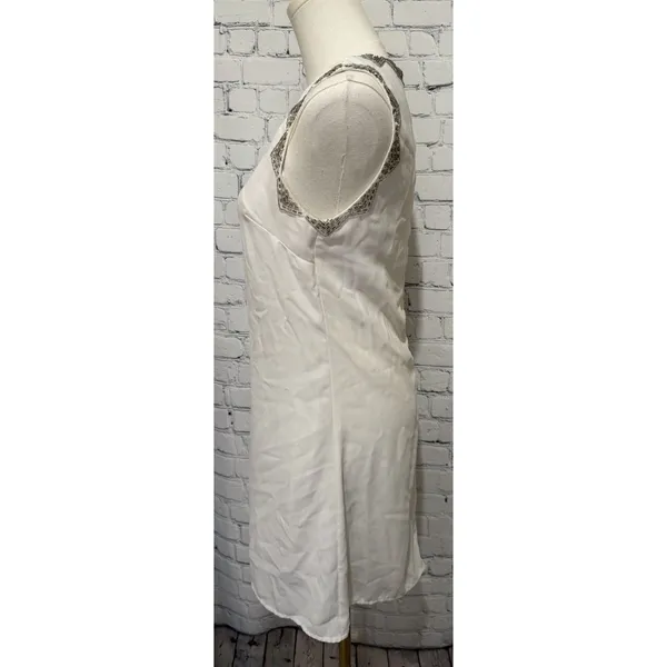 Moon sleeveless white shift dress With Silver Beading Size Small - Image 3