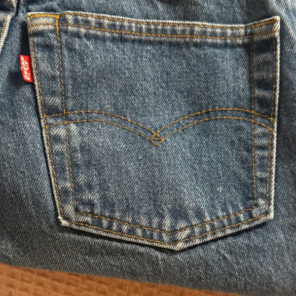 Levi's Classic Blue Jeans with Signature Patch - Image 4