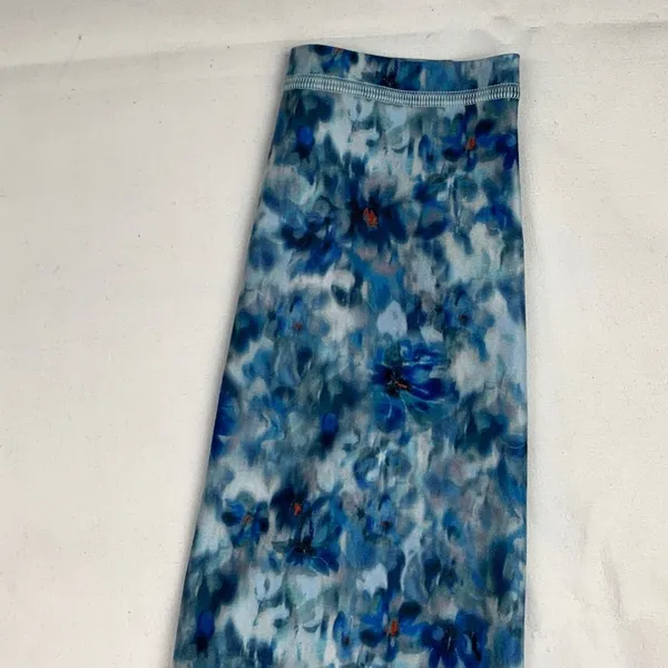 Athleta size small Salutation stash 7/8 tight Blue White printed Leggings pocket - Image 4