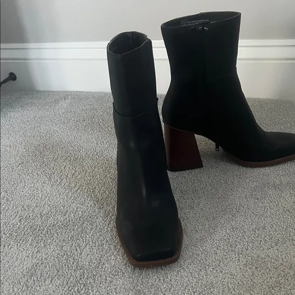 Wonderly Black Heeled Boots with Brown Block Heel - Image 2