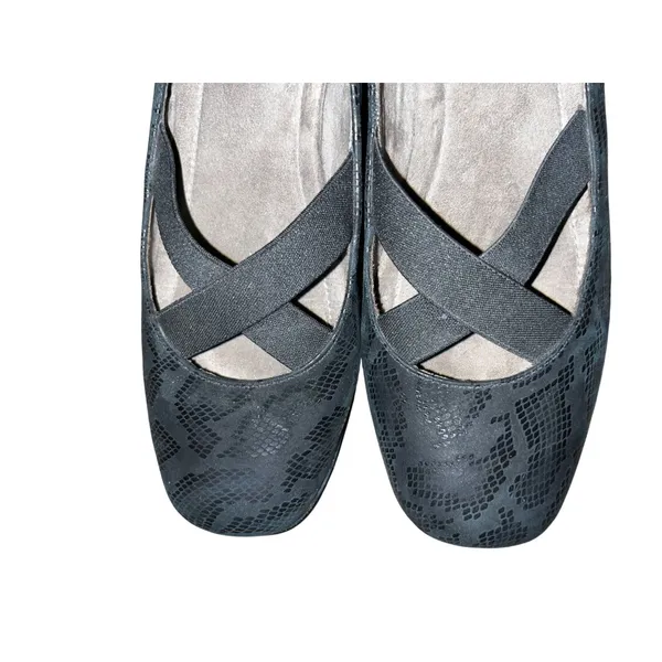 Michelle D Shoes Womens 8 Used Black Snake Skin Texture Wedge - Image 5