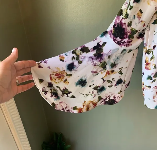 Bell Sleeve Blouse Multiple Size XL - Image 3