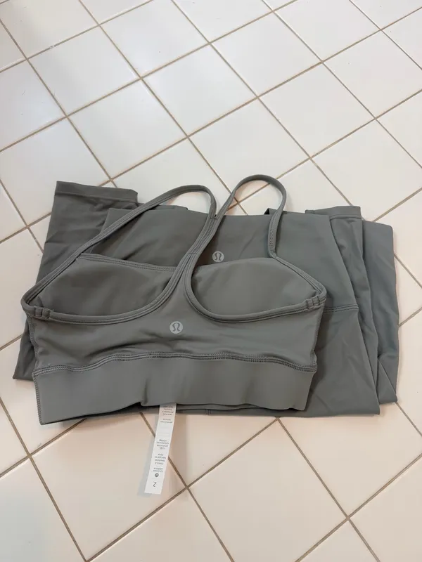 Lululemon Set Workout Two-Piece Bra Leggings - Image 2