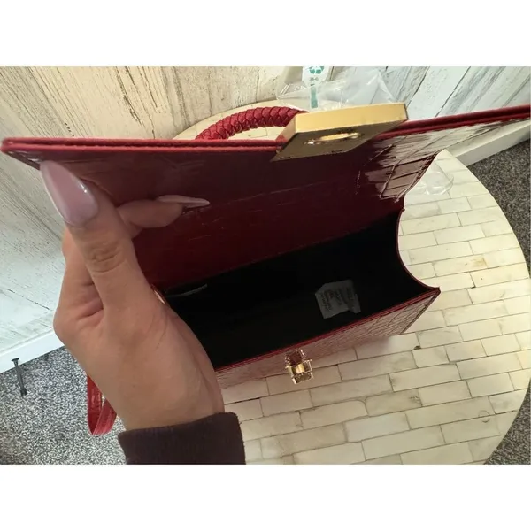 Red over the shoulder bag - Image 7