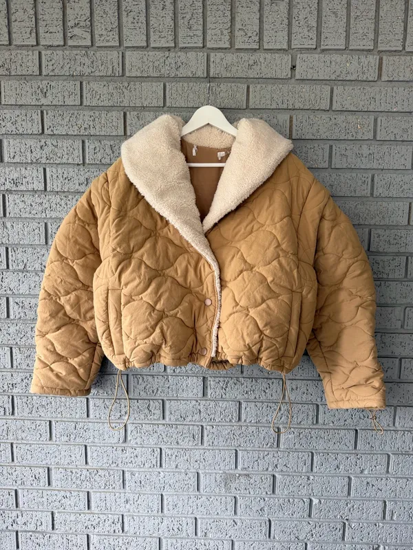 ASTR The Label Nadine Quilted Faux Shearling Jacket Tan Size Medium - Image 4