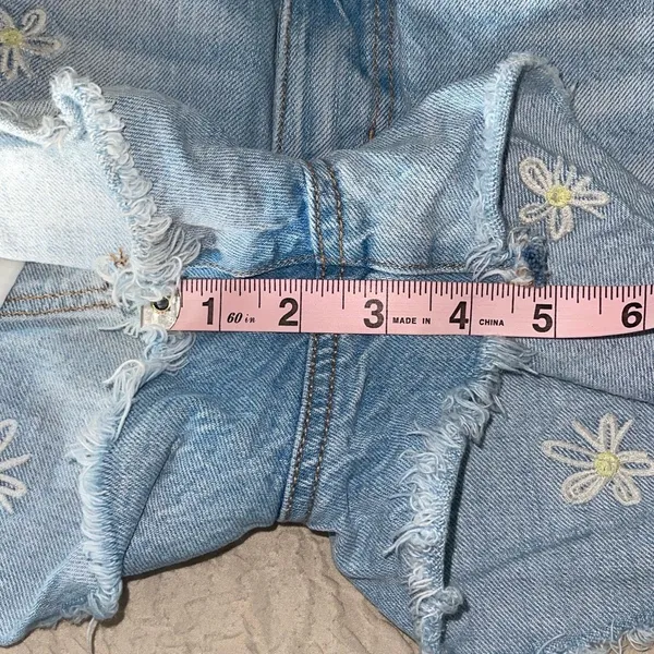 American‎ Eagle Womens Embroidered Frayed Hem Cutoff Mom Jean Shorts Blue Size 8 - Image 6