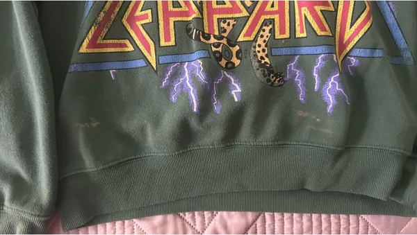 Def Leppard Sweatshirt - Image 2