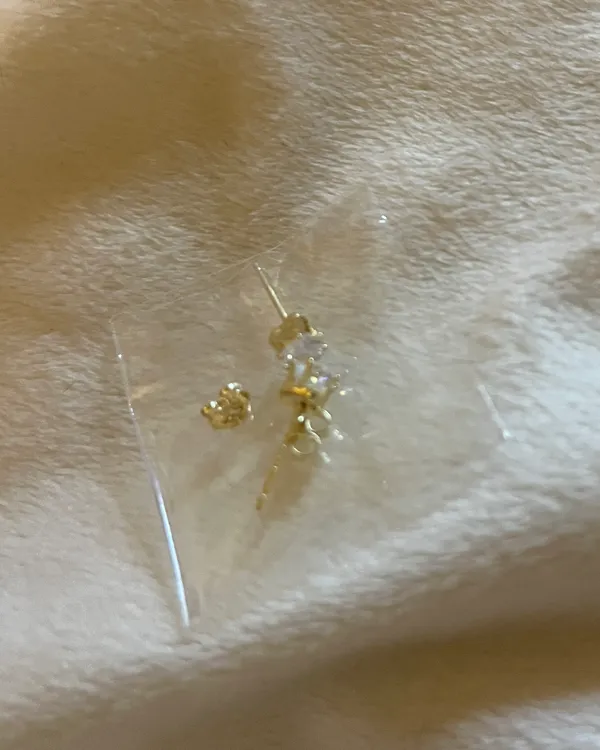 Heart shaped diamond earrings  - Image 3